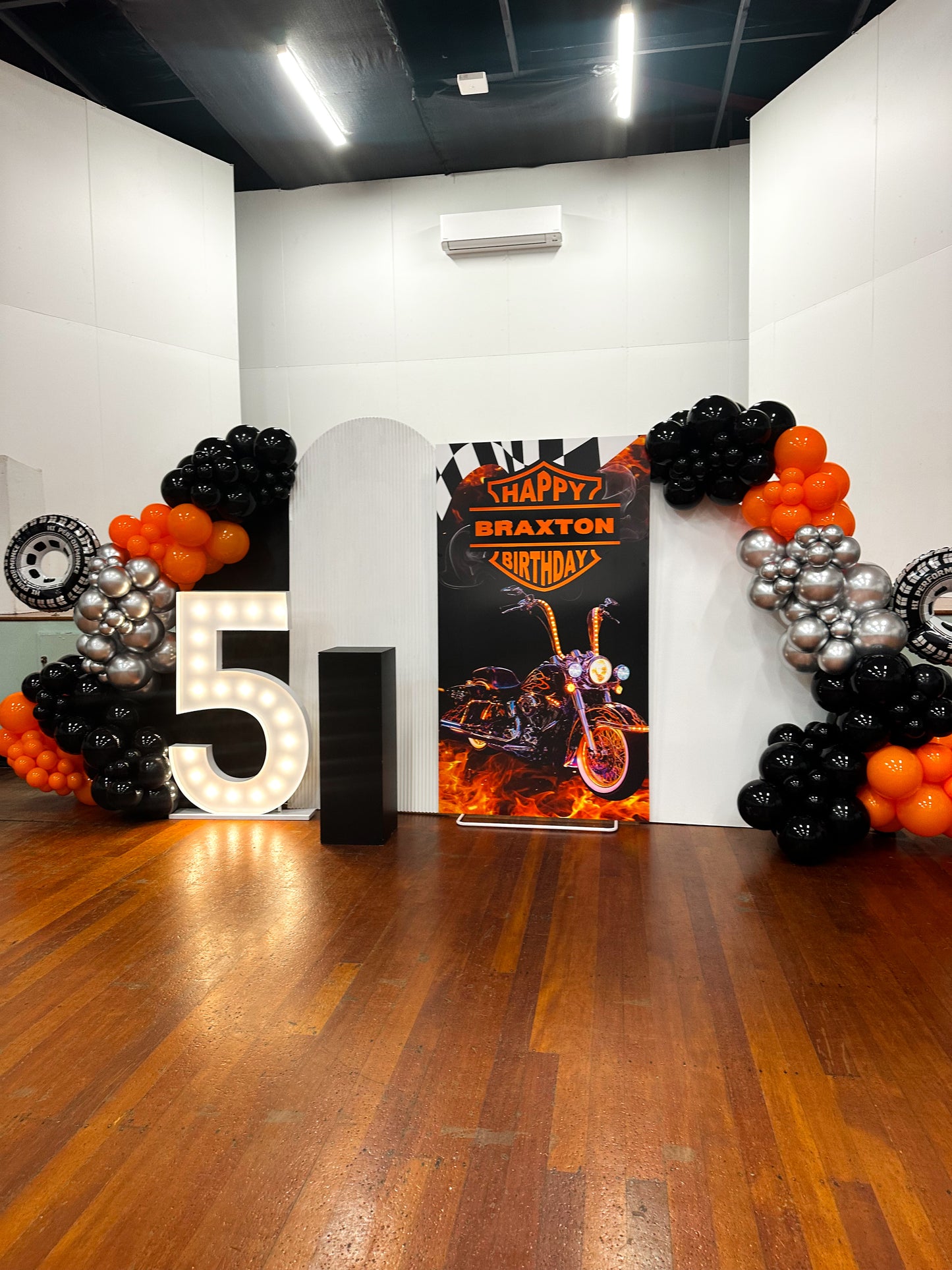 CUSTOM BACKDROP