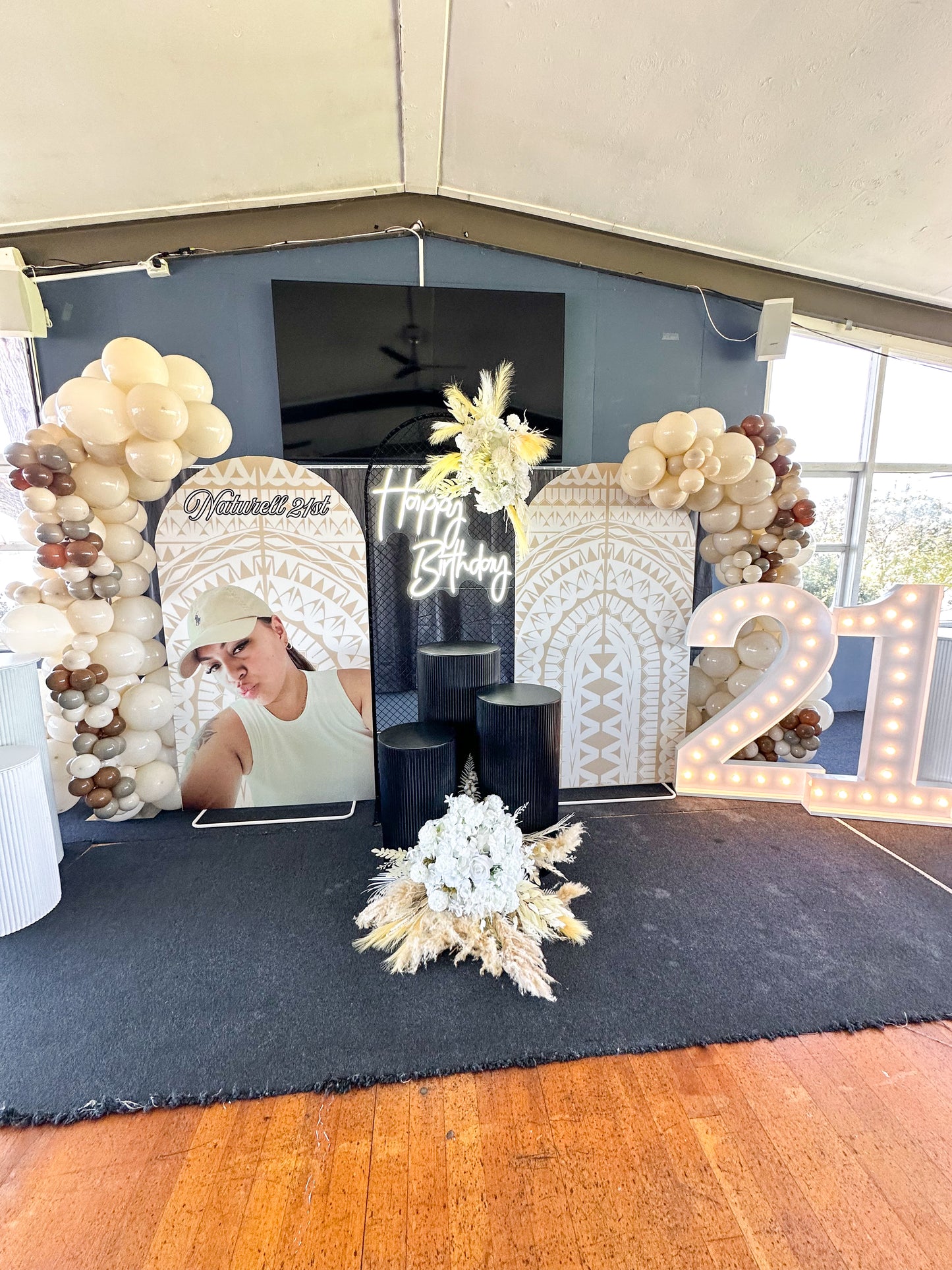 CUSTOM BACKDROP