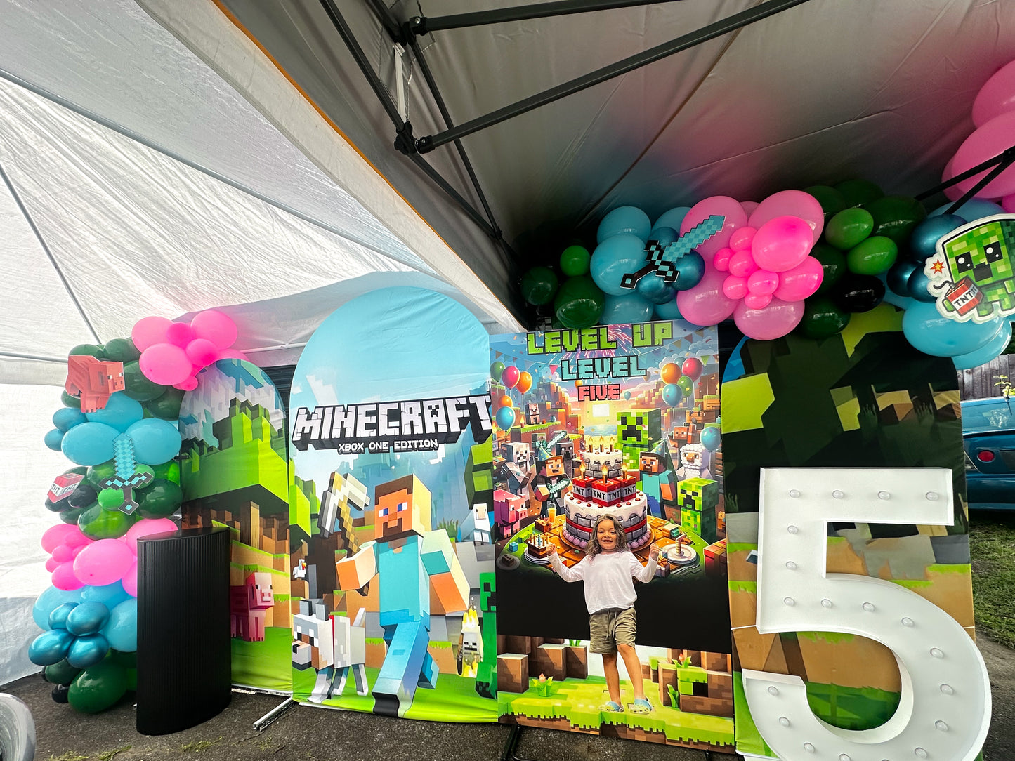 CUSTOM BACKDROP
