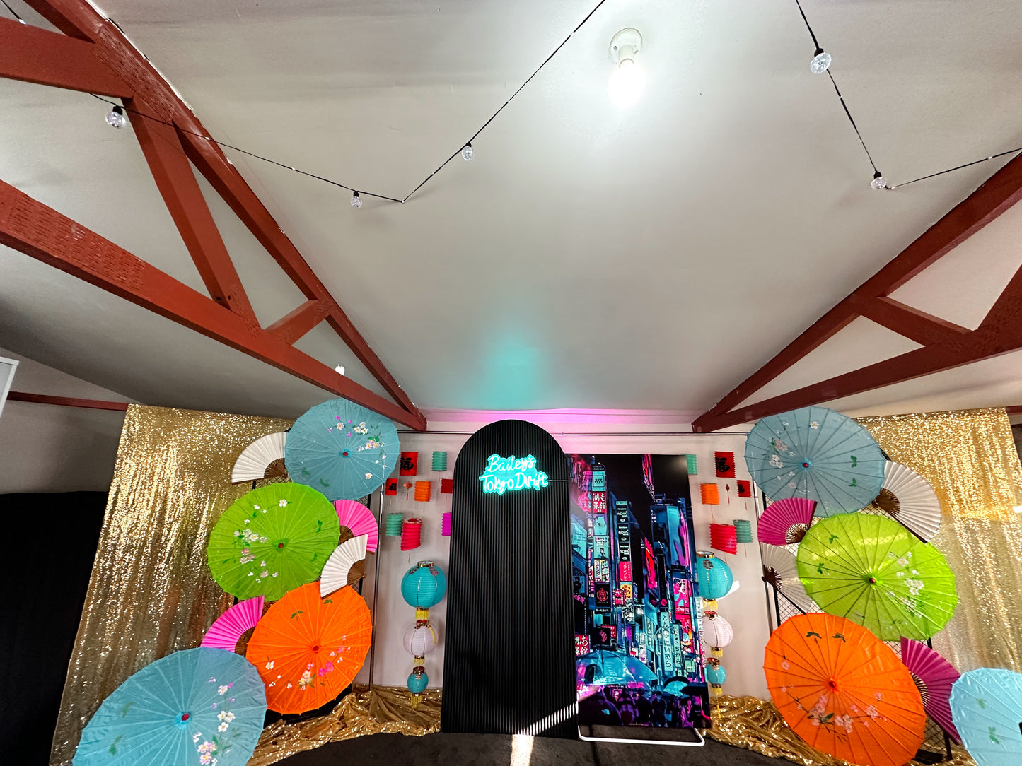 CUSTOM BACKDROP